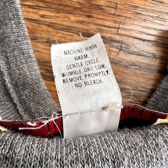 Winona Knits V-Neck Sweater Gray Embroidered Duck Vintage‎ Made in USA Men’s LT - Picture 6 of 7